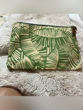 Chico's Cream and Light Green Leaf Print Pouch
02-24